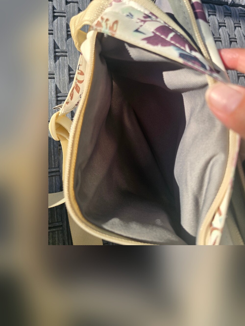 The North Face,Berkeley Field Sling Bag,  In Floral Neutral & Mauve - Picture 10 of 13